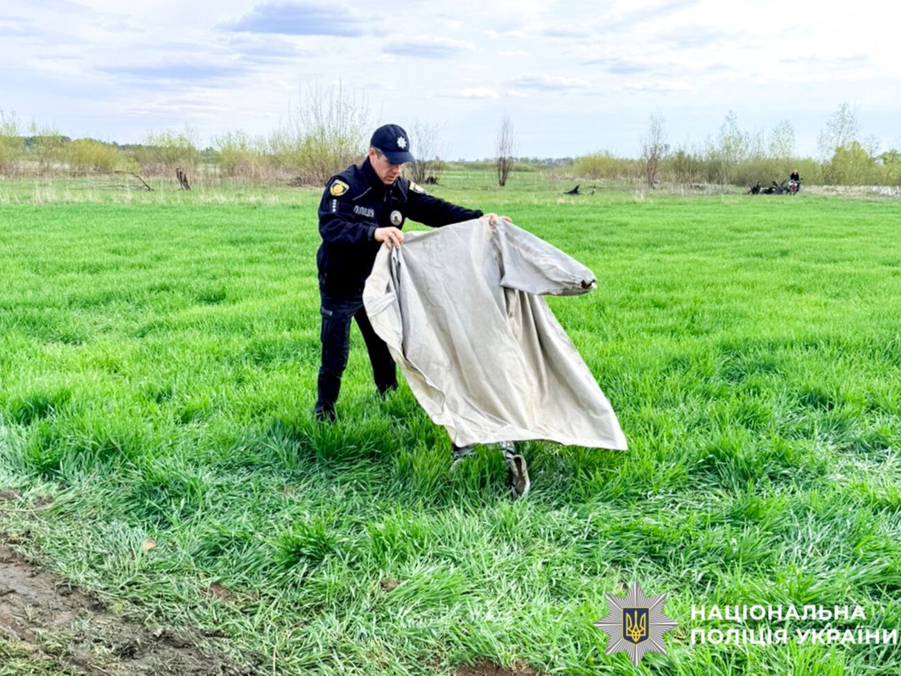 Тіло дитини течією віднесло приблизно на 1 км від місця зникнення, де воно зачепилося за рослинність
