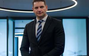 Стеванович заперечує проросійські погляди, стверджуючи, що вони є "прословенськими"