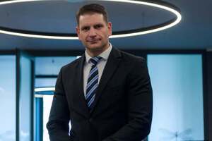 Стеванович заперечує проросійські погляди, стверджуючи, що вони є "прословенськими"