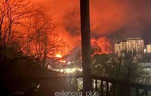 Через атаку БПЛА на НПЗ виникла пожежа