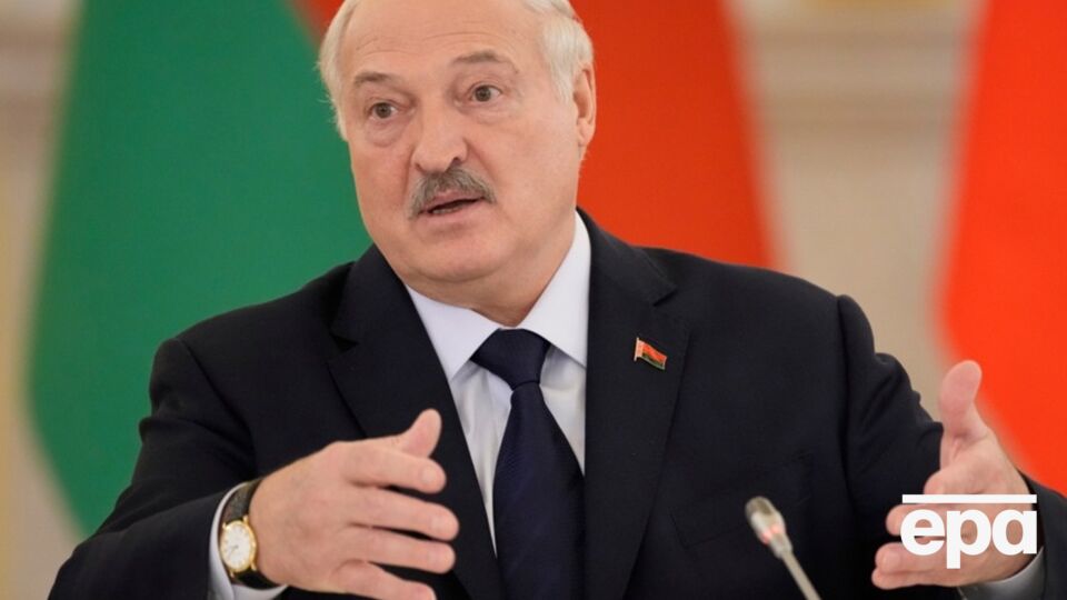 Лукашенко ввел штрафы за "пропаганду" гомосексуальных отношений, смены пола, педофилии и бездетности – от 900 до 1350 рублей, а также административный арест