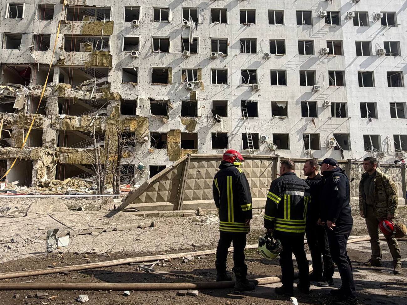 Во время поисков пропавших после ночной атаки РФ Одесса снова подверглась обстрелу