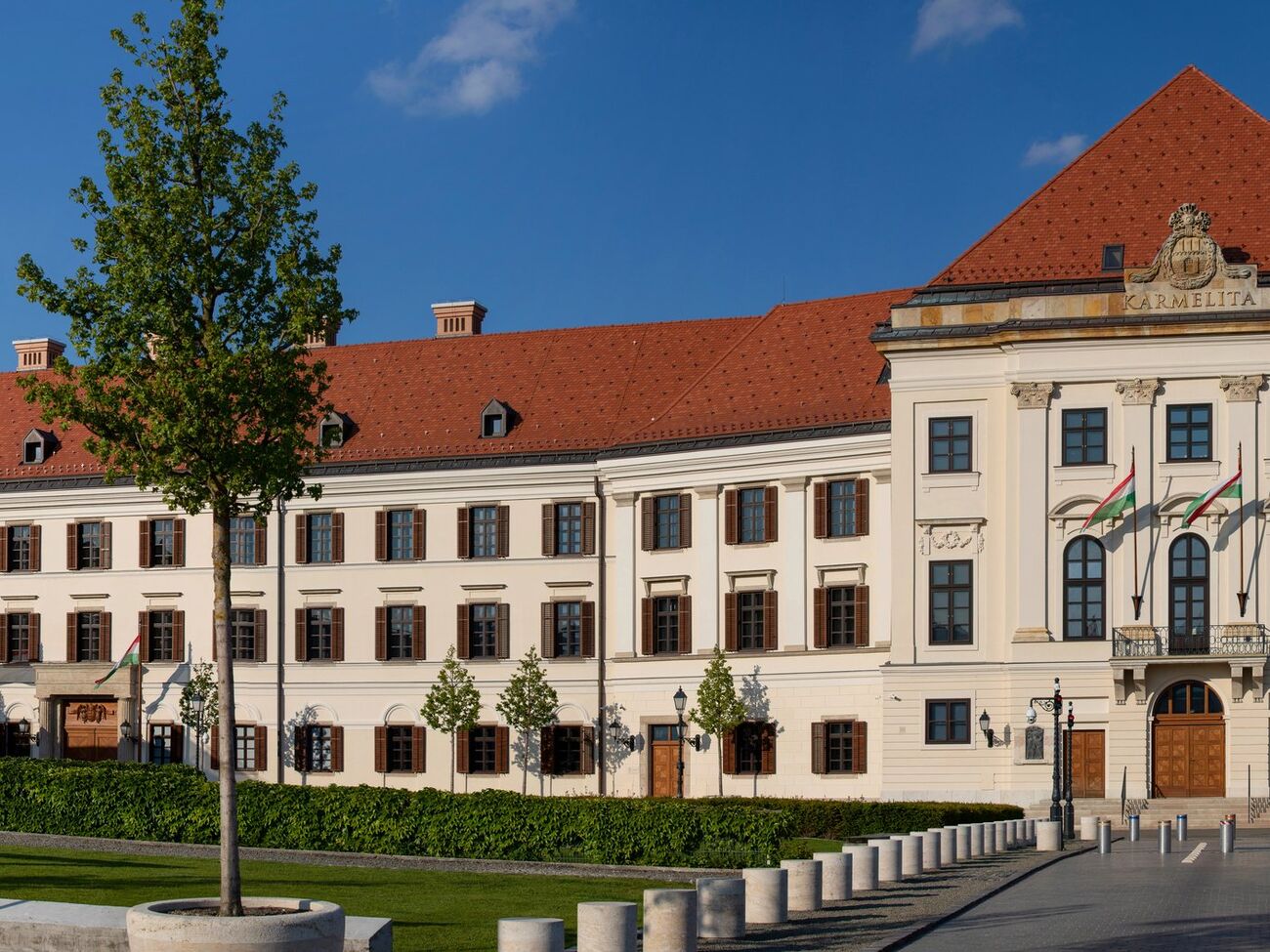 Зараз офіс прем'єра Угорщини розташований у Кармелітському палаці