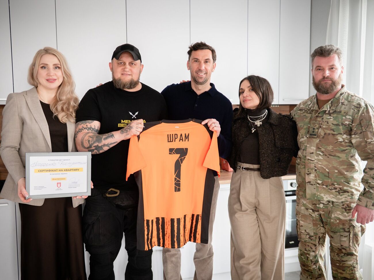 Фонд Рината Ахметова и "Сердце Азовстали" обеспечили защитника Мариуполя собственным жильем