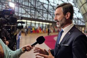 Бланар наголосив, що Словаччина вимагає чітких і прозорих гарантій запуску нафтопроводу "Дружба"