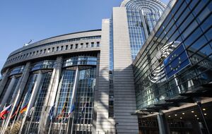 Дискуссии по поводу принципа единогласия в ЕС достигли такого пика, когда их игнорировать невозможно, считают СМИ