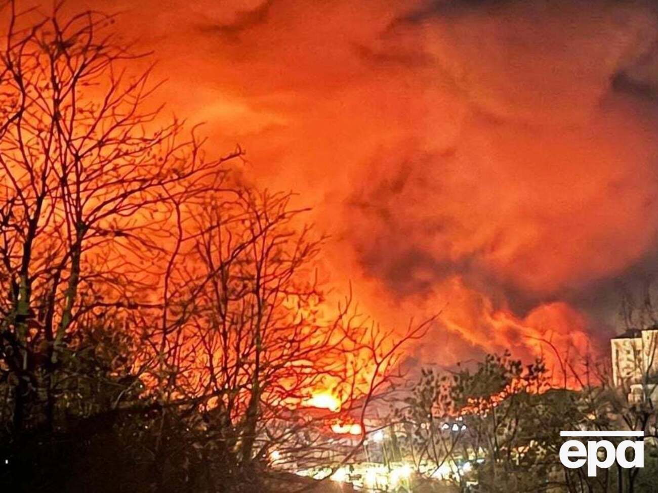 Після влучань почалася сильна пожежа
