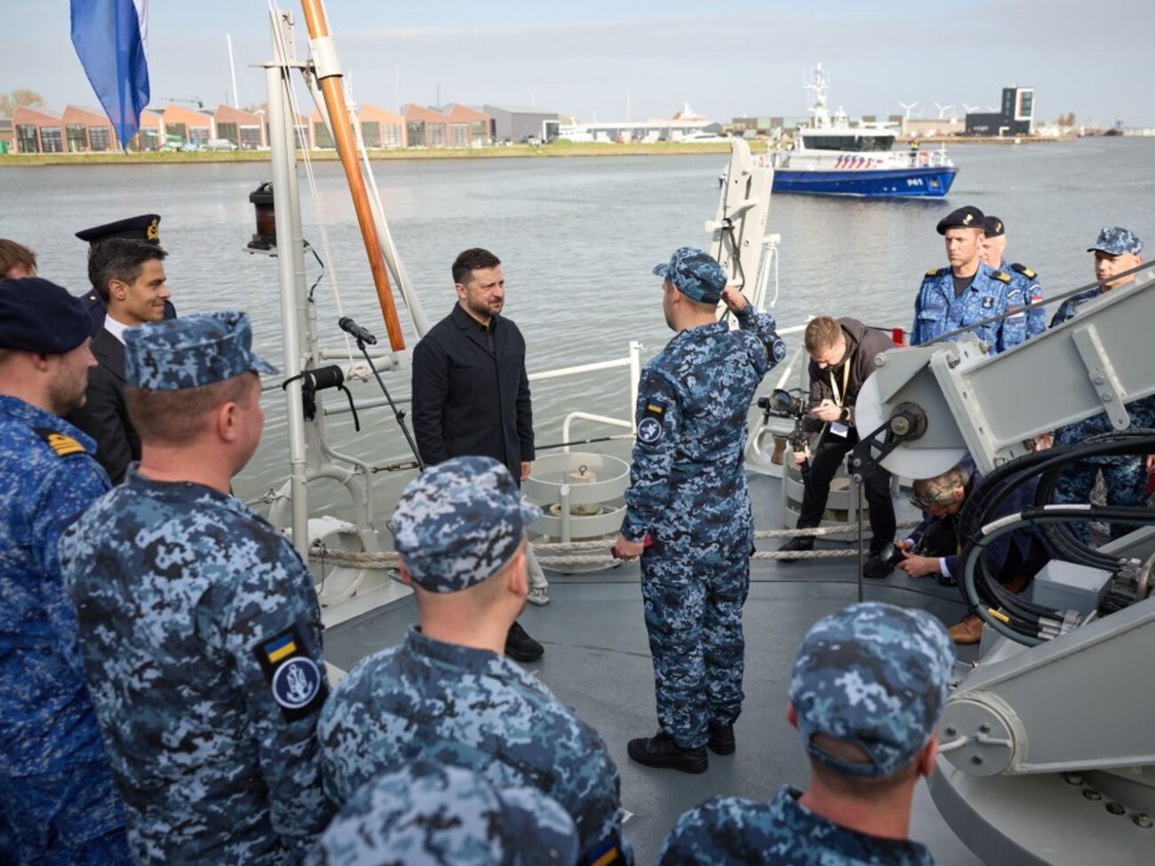 Президент пообщался с моряками на учениях