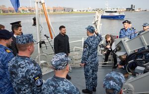 Президент пообщался с моряками на учениях