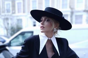 Полякова: Це легкий, грайливий шансон про чоловіків того покоління