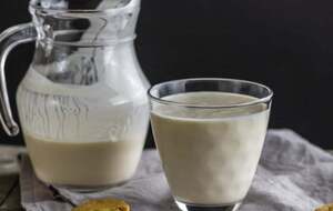 Ряженка должна постоять в теплом месте не менее восьми часов