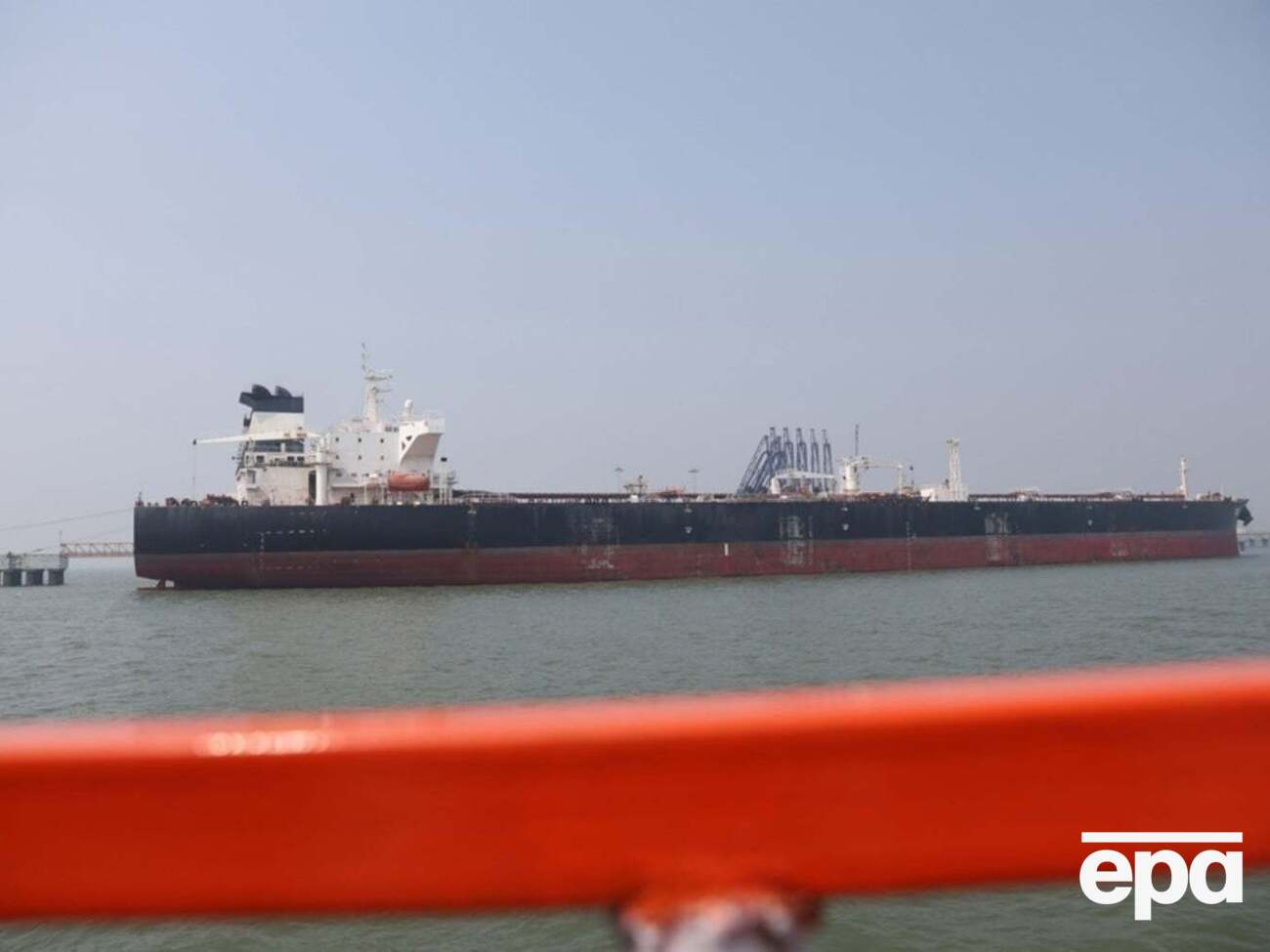 Bloomberg назвал проход танкера Shalamar "необычным" ввиду того, что он был в Персидском заливе всего несколько дней