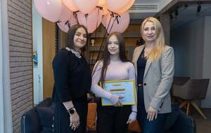 Степаненко в подарок от Фонда предоставили сертификат на профессиональное обучение в академии парикмахерского искусства