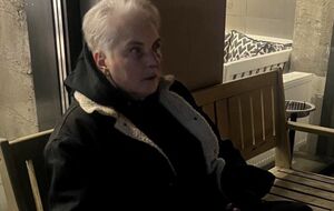 Они падают – и падает небо. Мы лежим и подняться не можем – погиб тот, кто держал наш мир