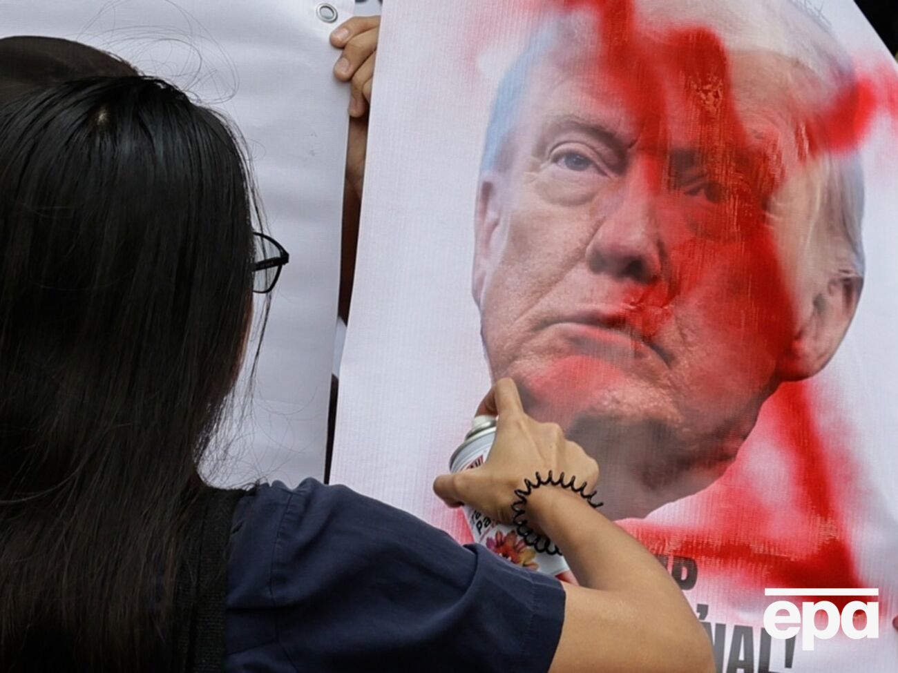 Європейські праві політичні сили почали віддалятися від американського президента