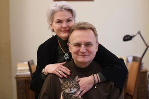 Супруга Садового является основной совладелицей ЧАО "ТРК Люкс", в 2025 году она получила почти 13 млн грн зарплаты