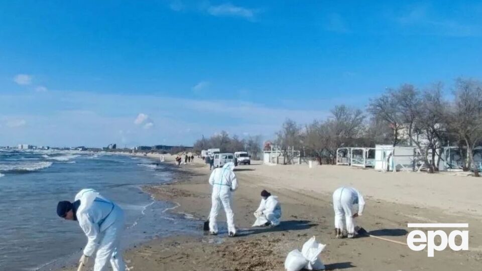 Причиною розливу нафтопродуктів могло стати судно Sofia, яке занесено до саенкційних списків США, Великобританії, Європейського союзу, Швейцарії, Нової Зеландії та Канади
