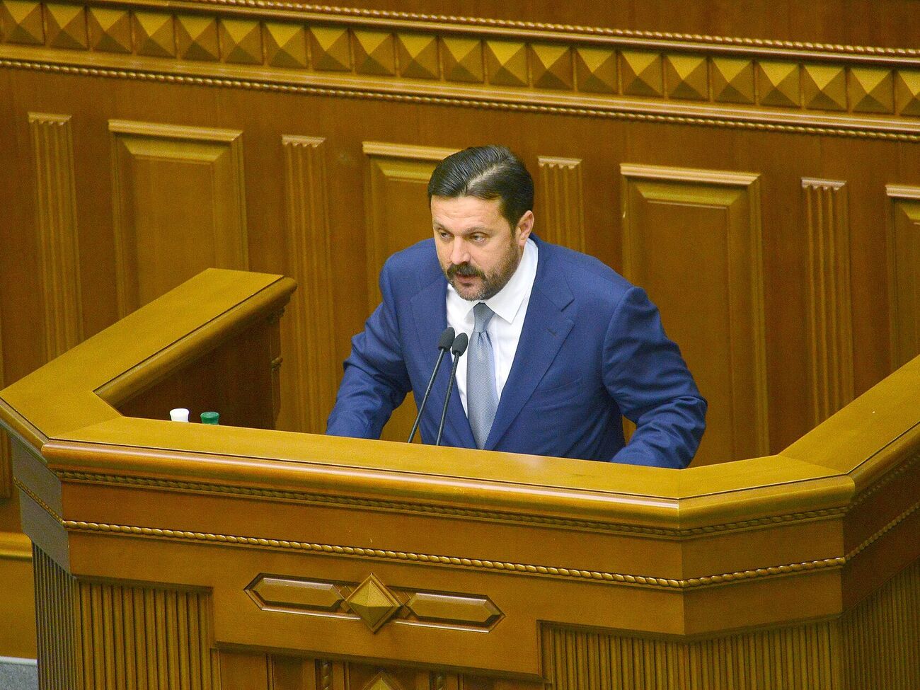 По данным росСМИ, представители ГРУ ужесточили охрану подозреваемого в госизмене экс-нардепа Украины Деркача, сбежавшего в РФ