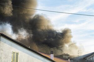 Паблик написал о пожаре в Голосеевском районе, где стрелял неизвестный