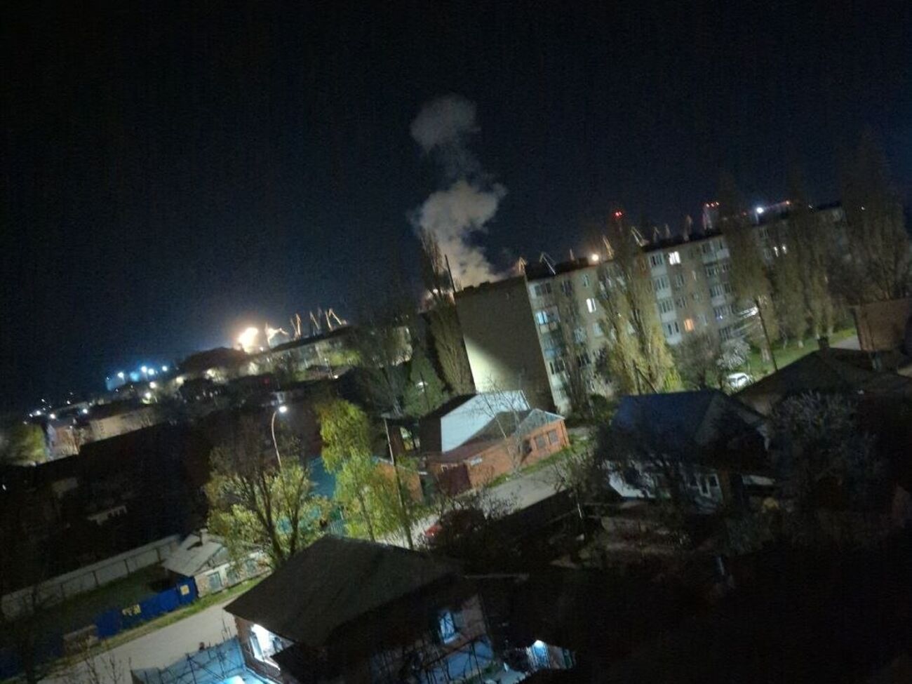 После атаки дронов возник пожар