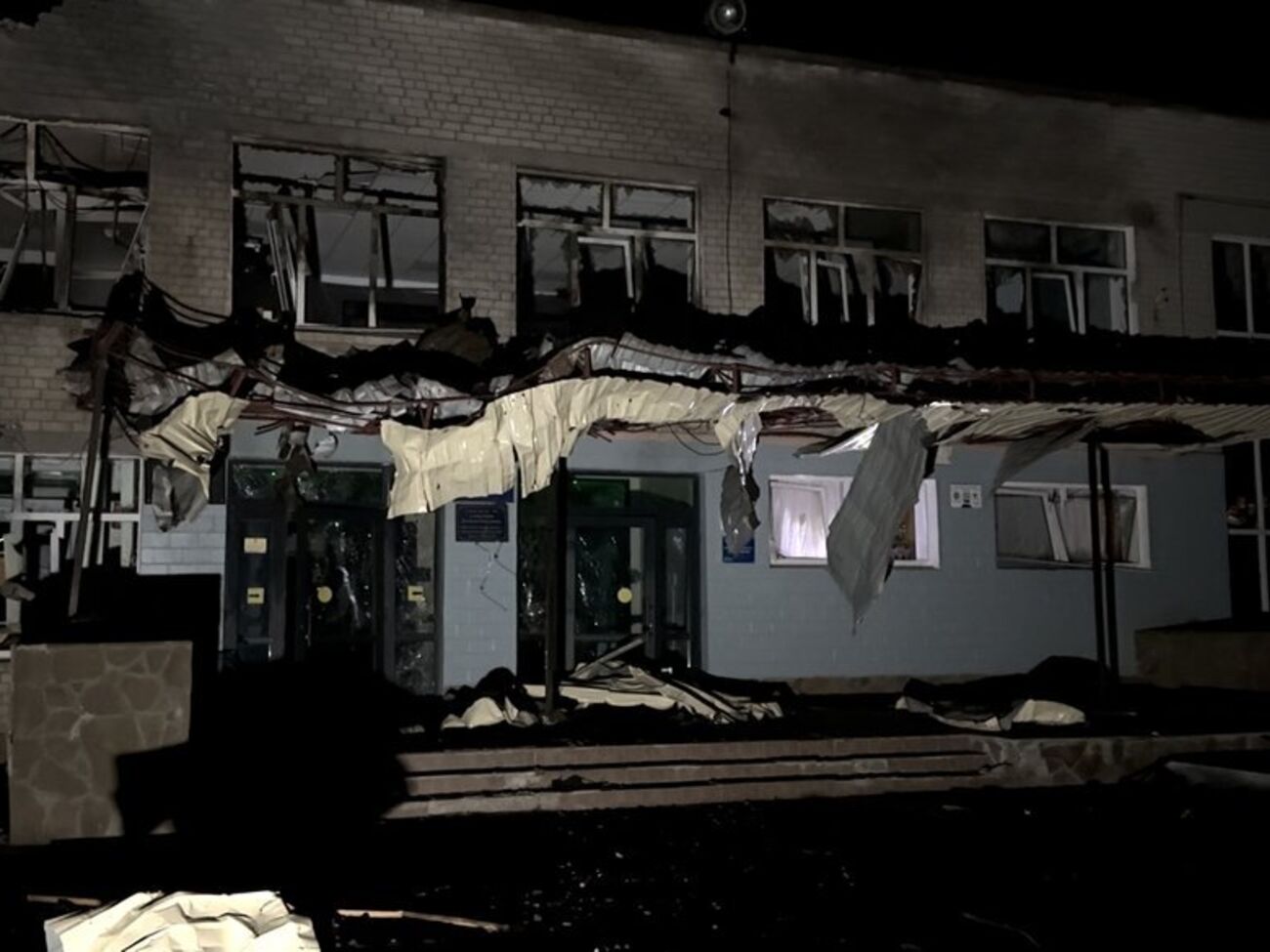 Атака окупантів повністю знищила три приватні будинки і пошкодила чотири