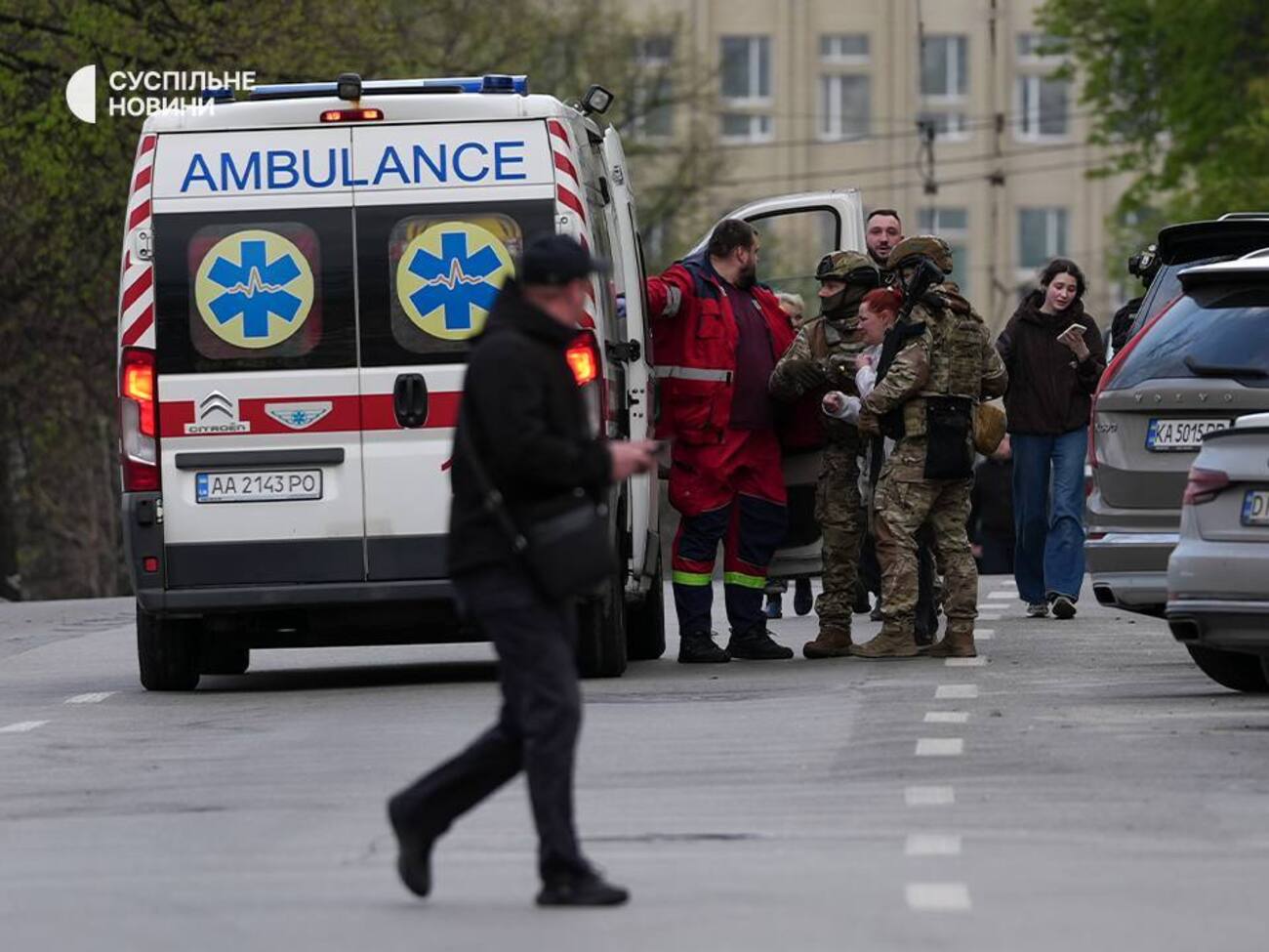 В общей сложности медики госпитализировали 10 человек