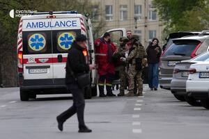 В общей сложности медики госпитализировали 10 человек