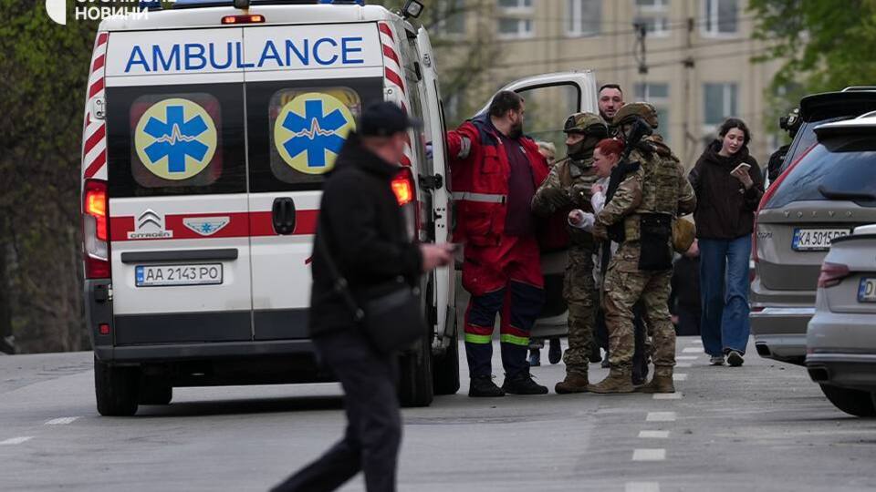 В общей сложности медики госпитализировали 10 человек