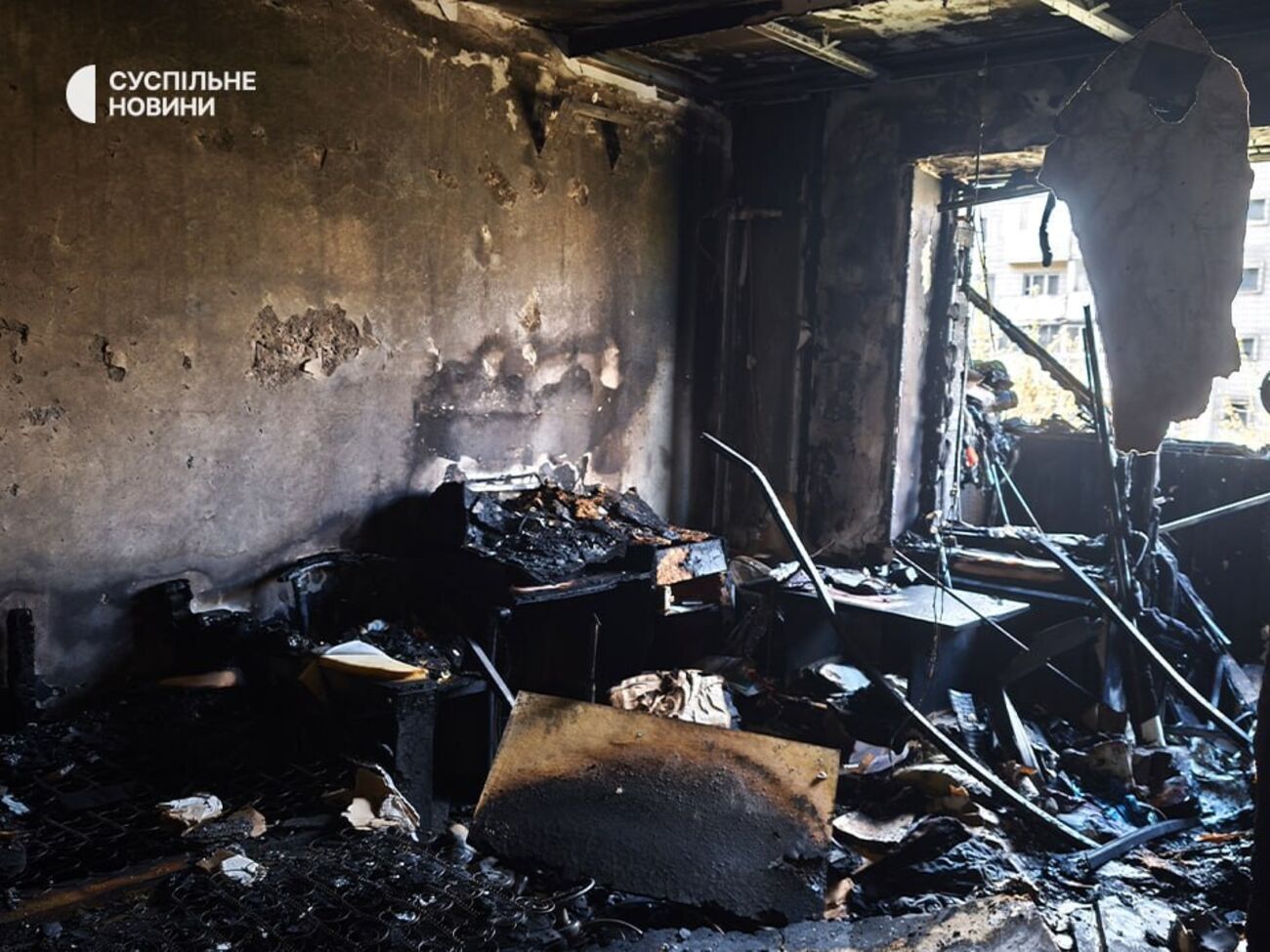 Перед тим як вийти на вулицю, чоловік підпалив свою квартиру