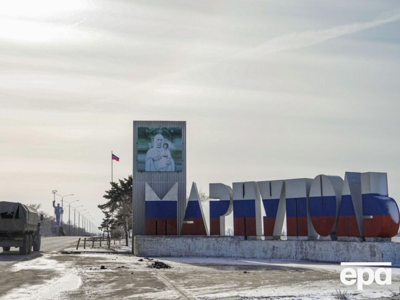 Через місто проїхало понад 150 вантажівок зі зброєю й людьми