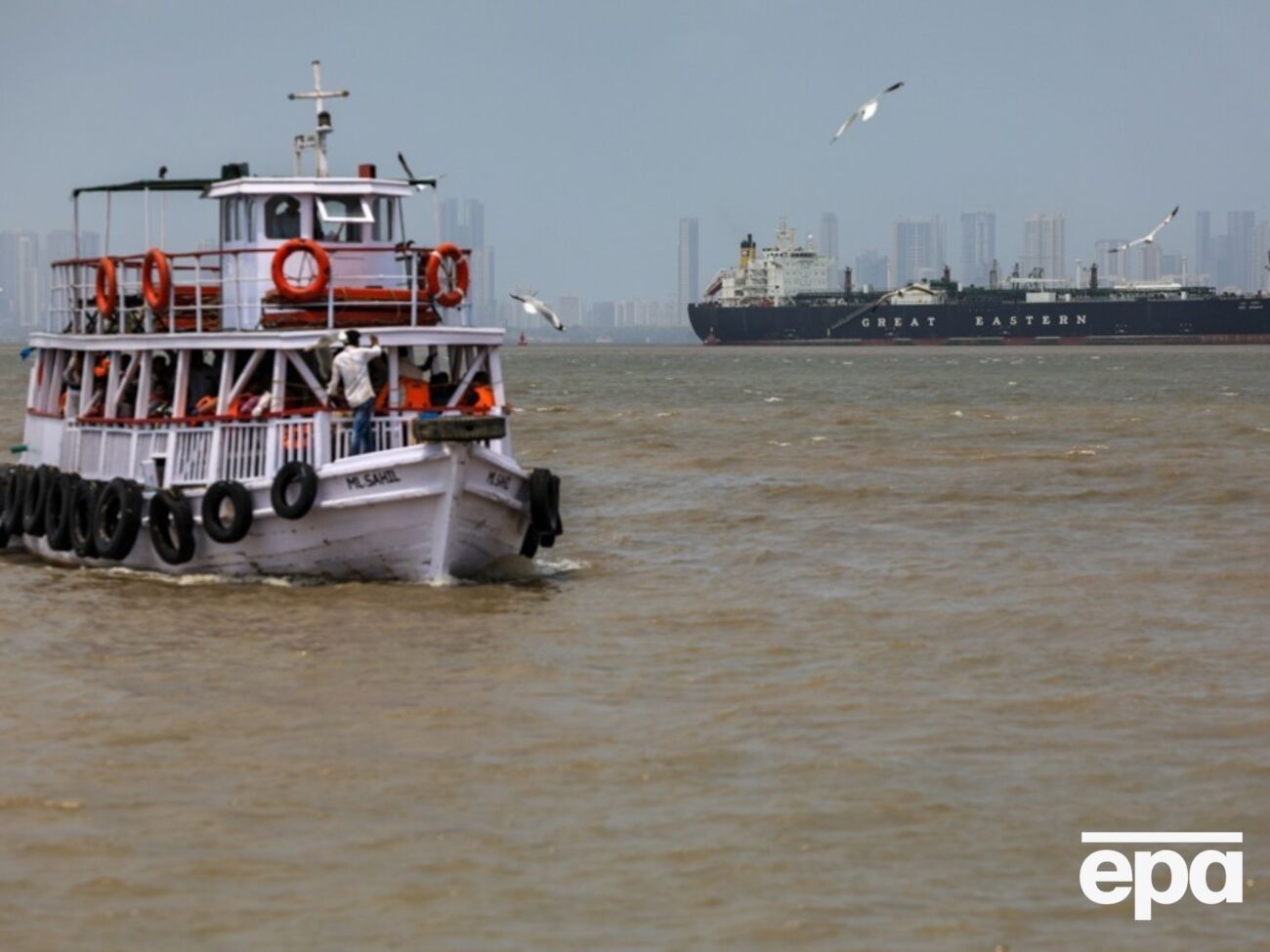 Пролив остается закрытым