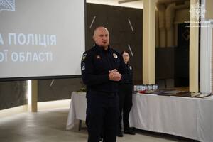 Жуков сообщил, что один из полицейских достал табельное оружие, однако не применил его