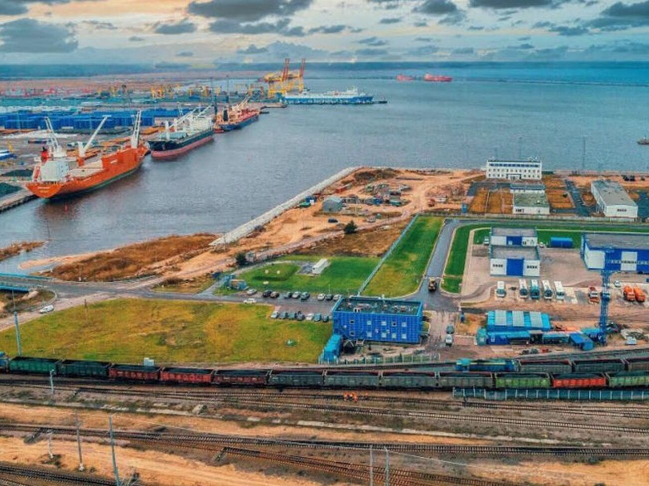 Усть-Лугу несколько раз атаковали беспилотники