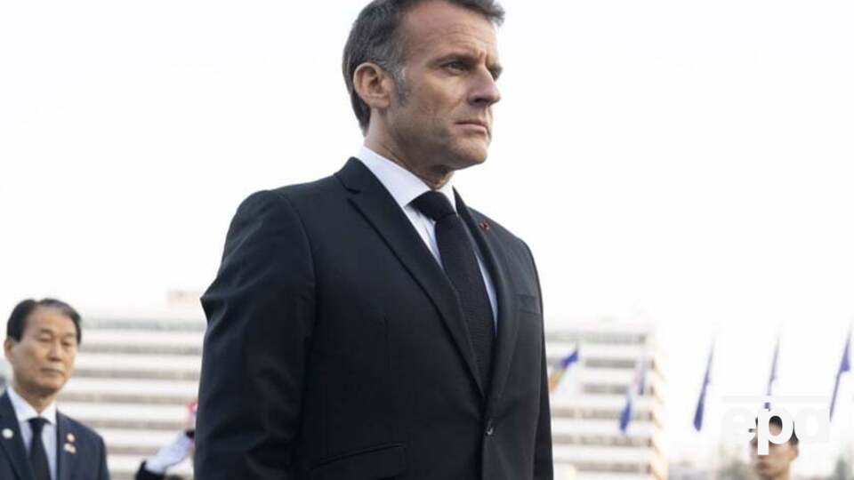 Макрон назвал недостойными слова Трампа
