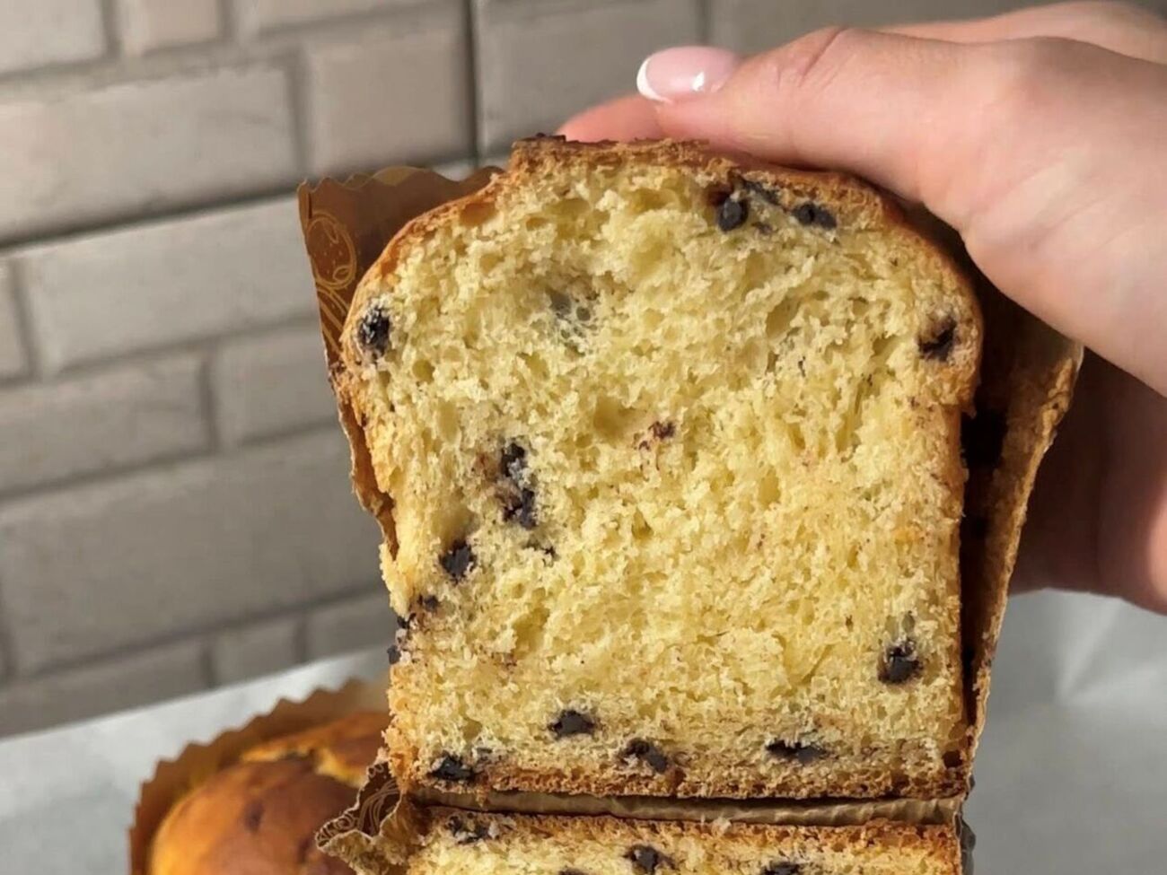 Випікайте паску в заздалегідь розігрітій духовці за 170 °C