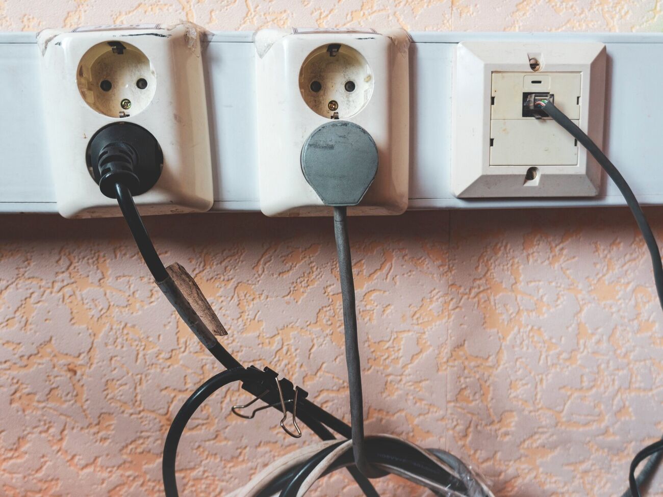 ДТЕК звітував про відновлення електропостачання в березні