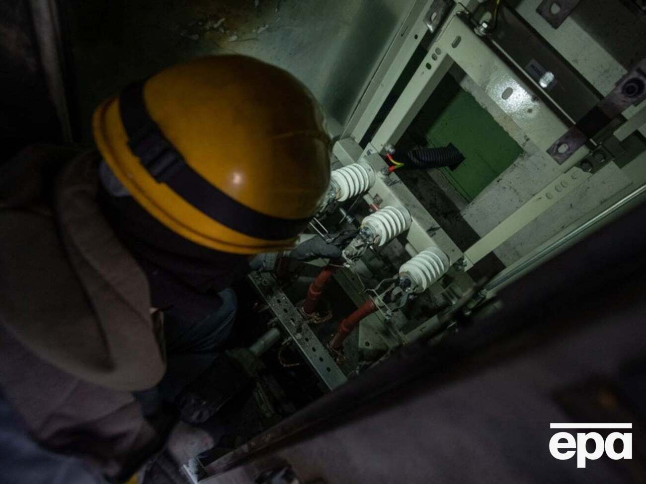 В результате атаки, которая продолжалась 1–2 апреля, на утро оставались обесточенные потребители в семи областях Украины