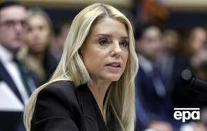 Бонді пропрацювала трохи більше ніж рік