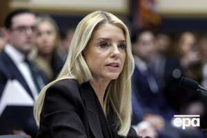 Бонді пропрацювала трохи більше ніж рік