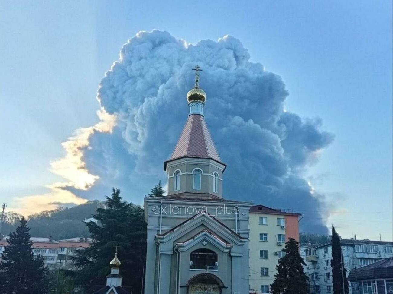 Уночі 20 квітня очевидці зафіксували займання в резервуарному парку на території морського порту Туапсе