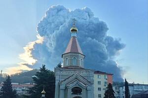 Ночью 20 апреля очевидцы зафиксировали возгорание в резервуарном парке на территории морского порта Туапсе