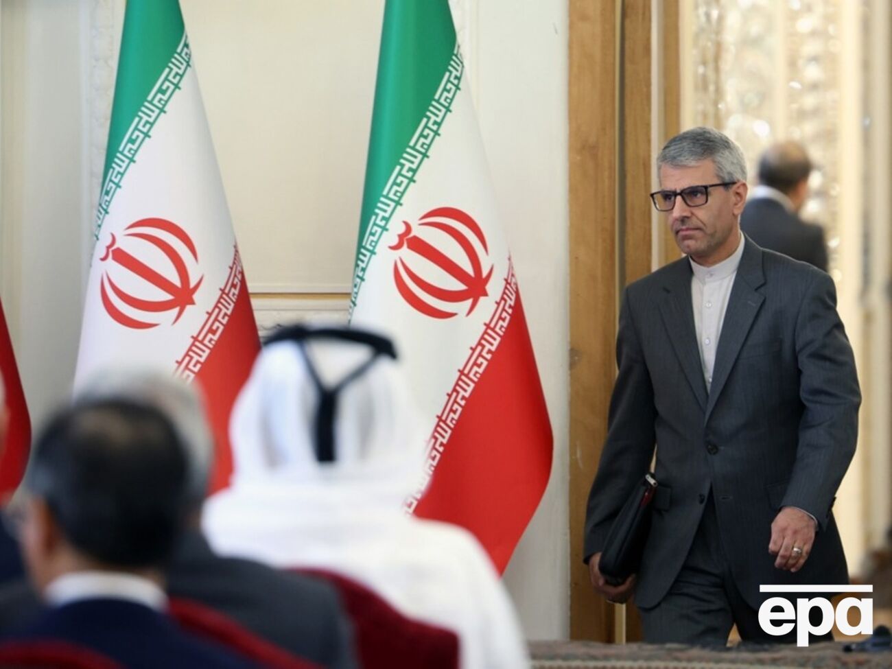 Бакаи считает, что ЕС избирательно использует риторику международного права