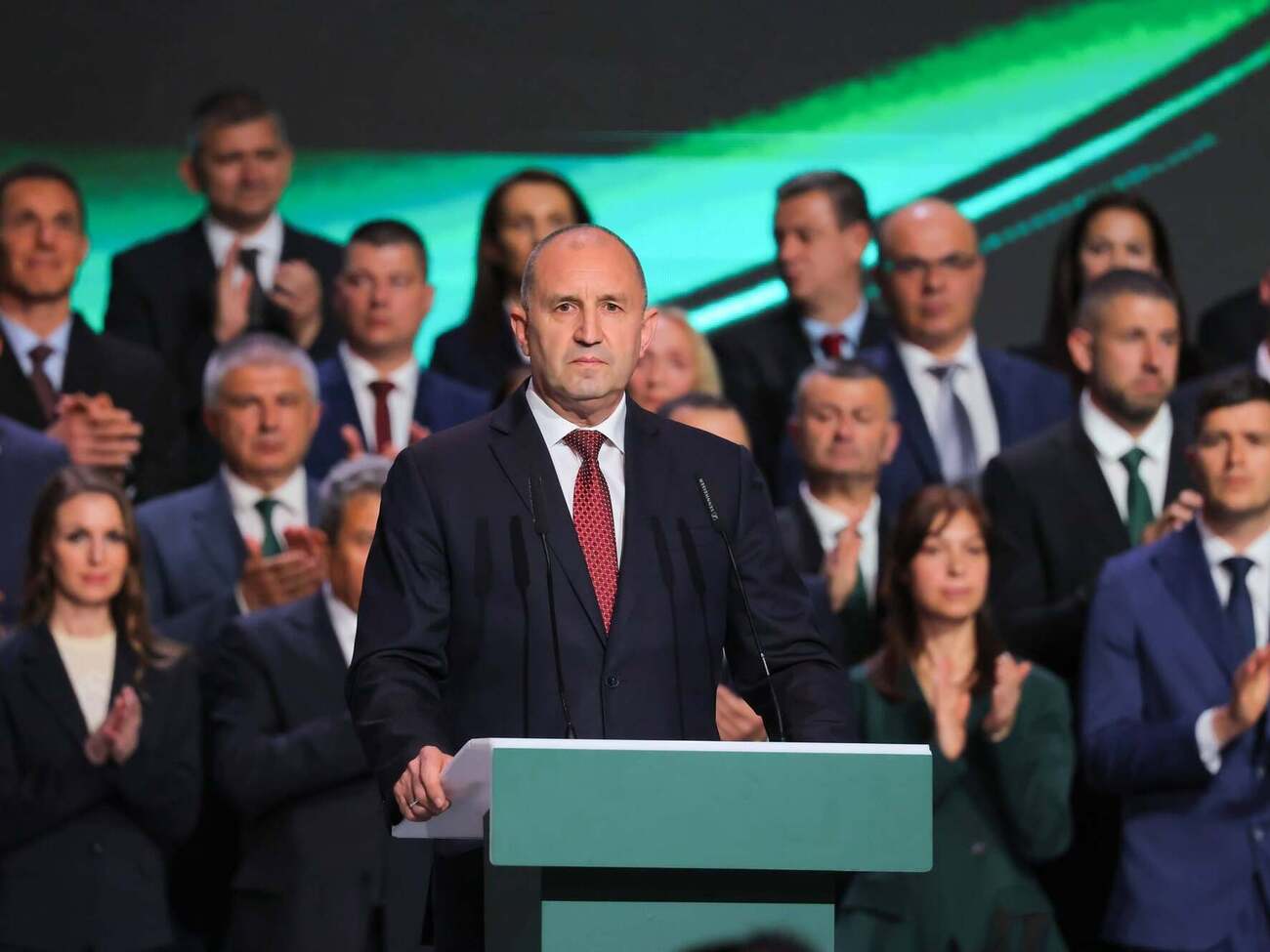 Партія "Прогресивна Болгарія" на чолі з експрезидентом Руменом Радевим здобула 44,59% голосів на парламентських виборах у Болгарії