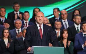 Партія "Прогресивна Болгарія" на чолі з експрезидентом Руменом Радевим здобула 44,59% голосів на парламентських виборах у Болгарії