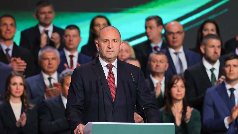 Партия "Прогрессивная Болгария" во главе с экс-президентом Руменом Радевым набрала 44,59% голосов на парламентских выборах в Болгарии