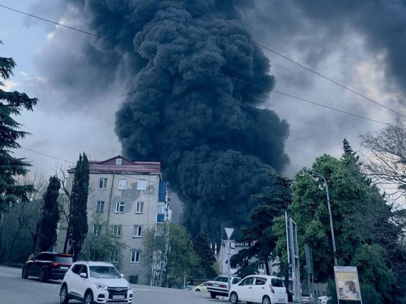 У Туапсе скаржаться на гар від пожежі на НПЗ