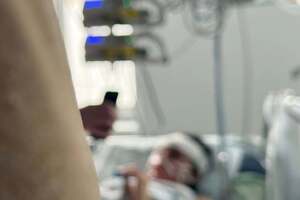 Мать раненного стрелком в Киеве ребенка до сих пор в тяжелом состоянии