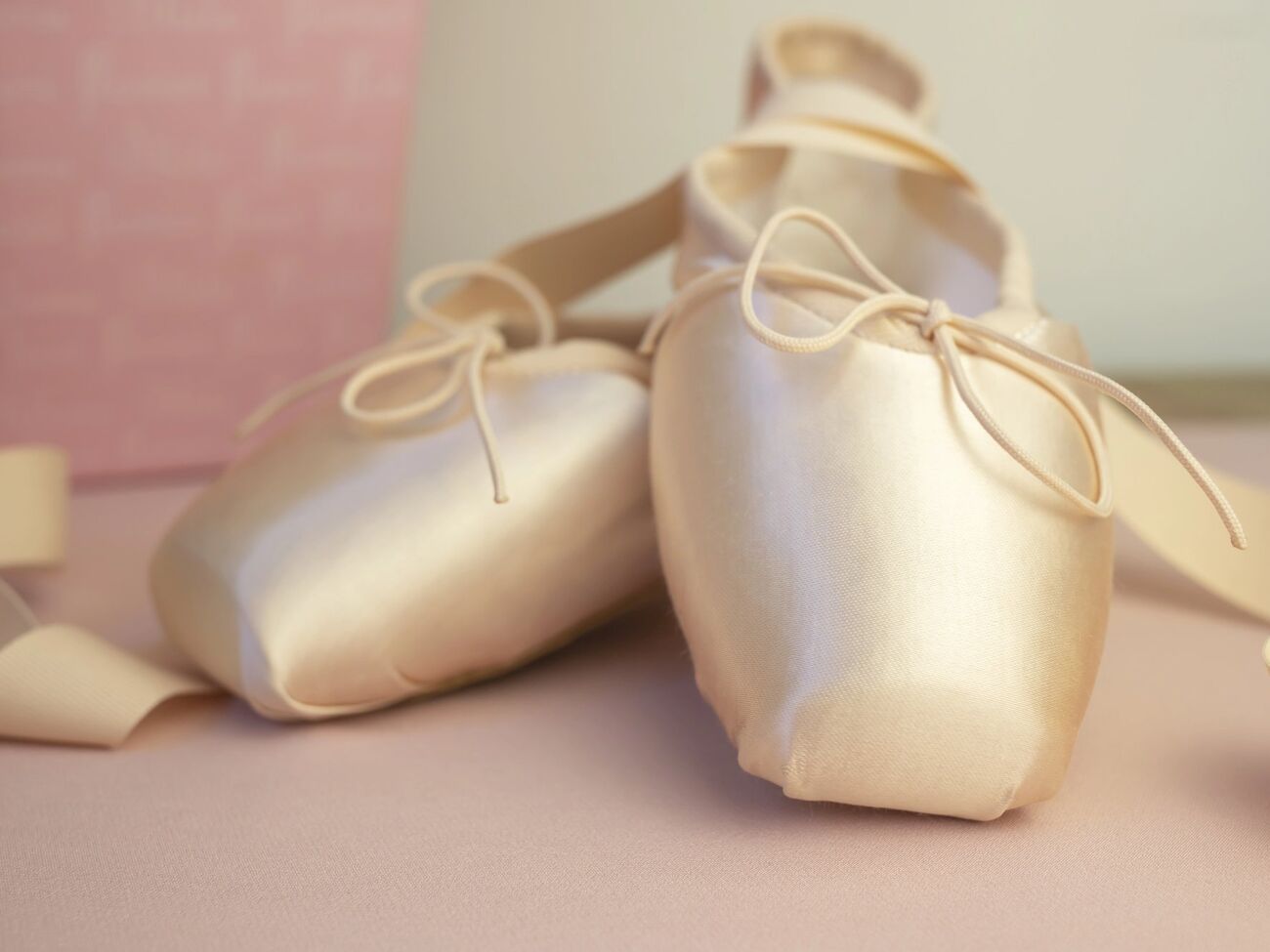 Сатиновые балетки вышли из трендов