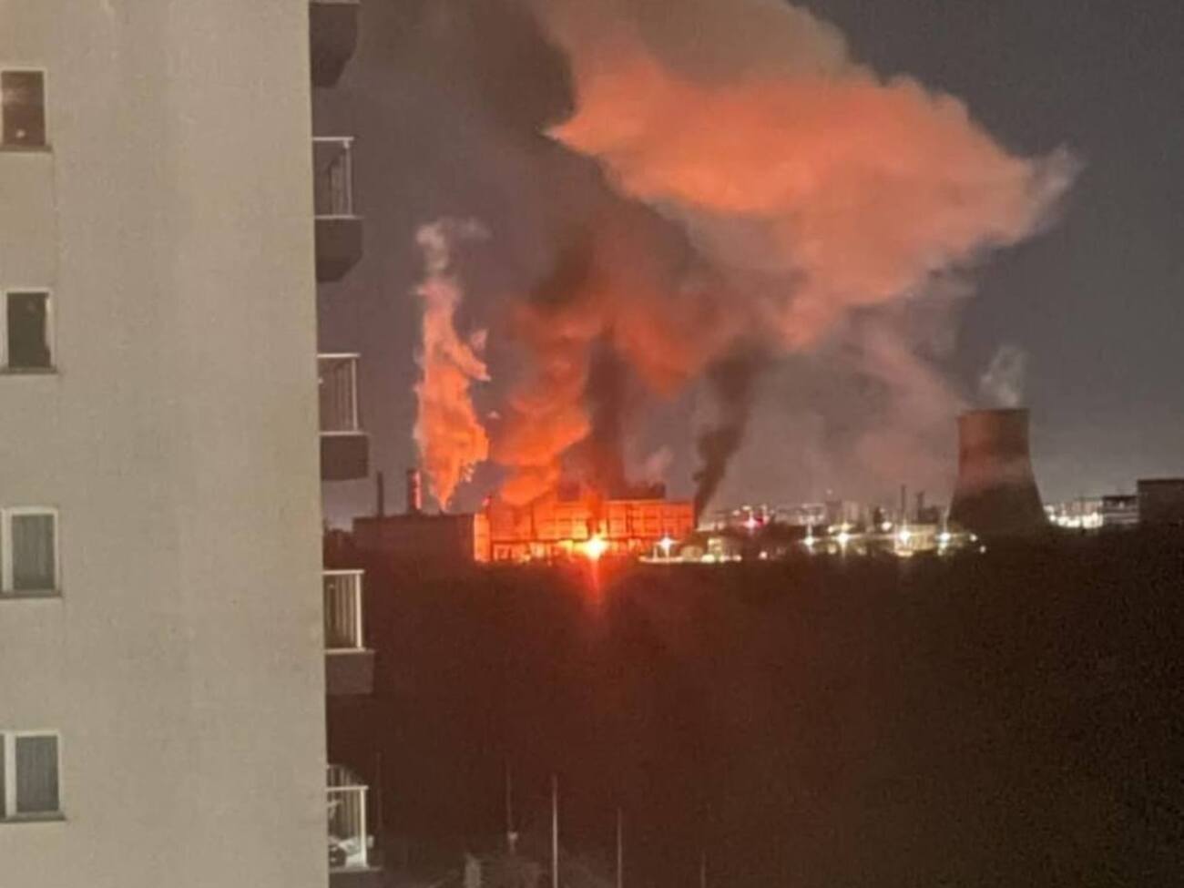 Після вибуху на ТЕЦ у Бухаресті виникло масштабне займання