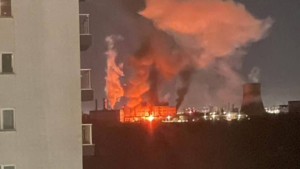 Після вибуху на ТЕЦ у Бухаресті виникло масштабне займання